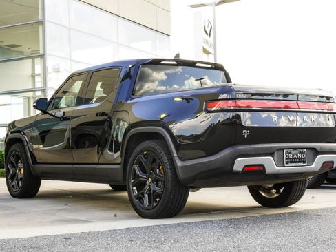 Used 2022 Rivian R1T Adventure AWD/4WD image 10
