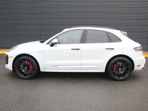 New 2026 Porsche Macan GTS image 2