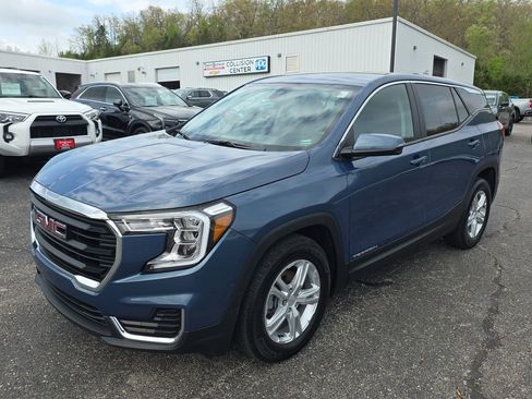 Used 2024 GMC Terrain SLE image 4