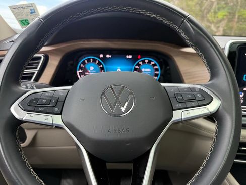 Used 2025 Volkswagen Atlas SE FWD image 21