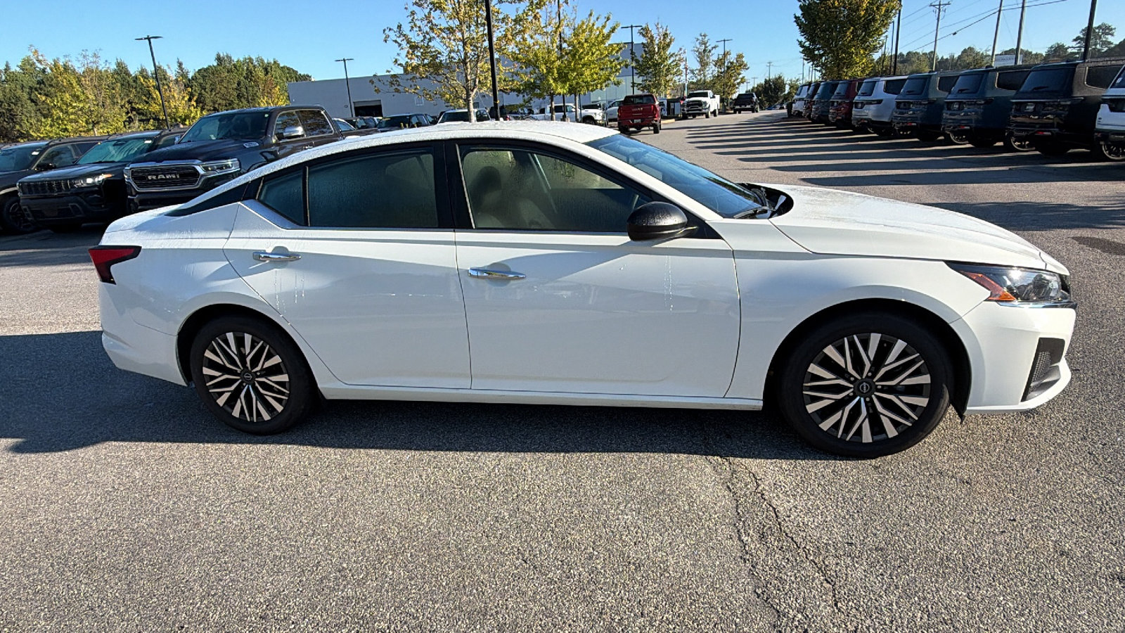 Used 2025 Nissan Altima 2.5 SV FWD image 7