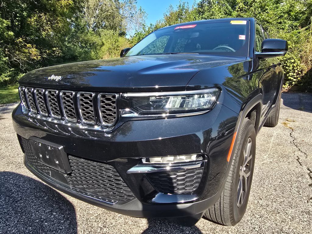 Used 2023 Jeep Grand Cherokee Limited w/ Trailer Tow Prep Group (B) AWD/4WD image 12
