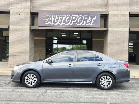 Used 2012 Toyota Camry LE image 5