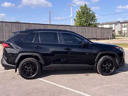 Used 2021 Toyota RAV4 LE FWD image 7