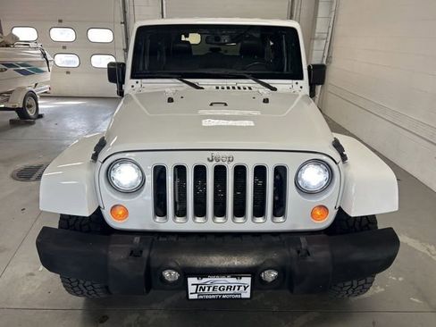 Used 2017 Jeep Wrangler Sahara w/ Dual Top Group AWD/4WD image 2