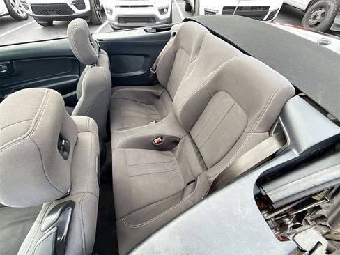 Used 2019 Ford Mustang Convertible image 27