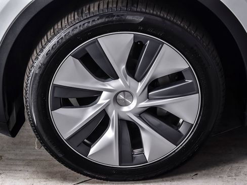Used 2023 Tesla Model Y Long Range AWD/4WD image 10