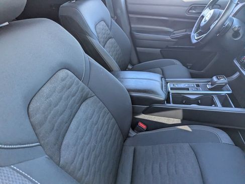 Certified 2025 Nissan Pathfinder SV FWD image 11