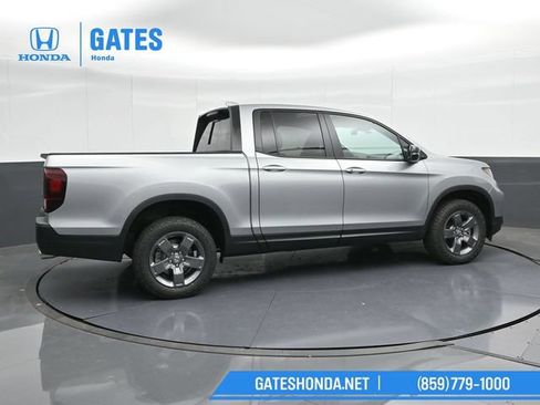 Used 2025 Honda Ridgeline TrailSport image 3