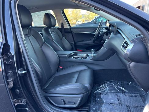 Used 2025 Genesis G70 2.5T AWD/4WD image 38