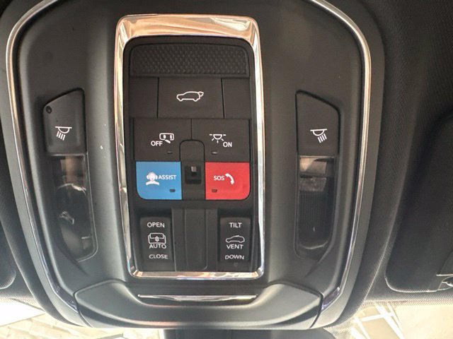 Used 2023 Jeep Grand Cherokee Altitude AWD/4WD image 45