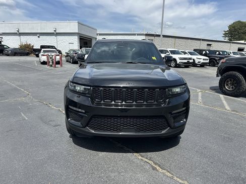 Used 2024 Jeep Grand Cherokee Limited w/ Black Appearance Package AWD/4WD image 4