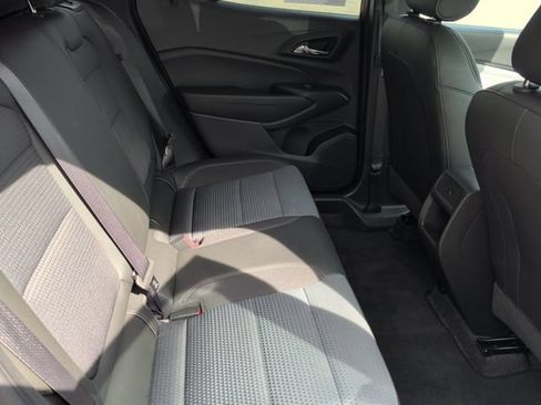 Used 2025 Chevrolet Trax LT FWD image 27