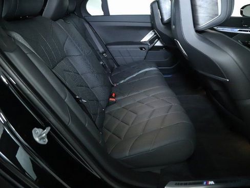 Certified 2025 BMW i7 xDrive60 image 33