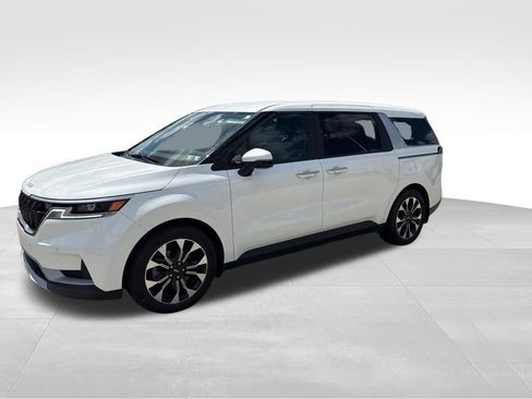 Used 2023 Kia Carnival EX FWD image 2