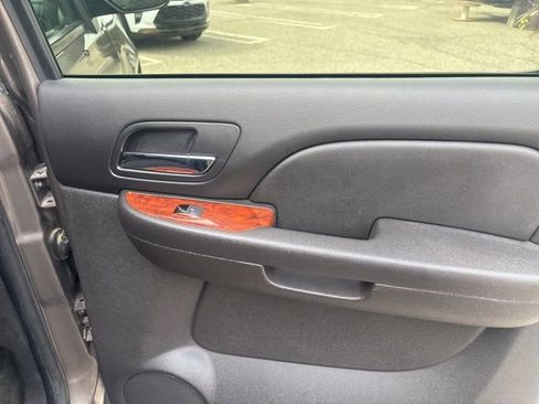 Used 2012 GMC Yukon XL SLE w/ Convenience Package image 11