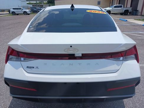 Used 2025 Hyundai Elantra SE FWD image 4