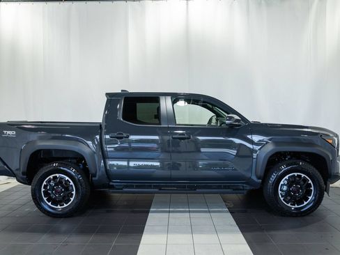 Used 2025 Toyota Tacoma TRD Off-Road w/ TRD Off Road Upgrade Package AWD/4WD image 3