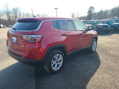 Used 2025 Jeep Compass Sport image 5