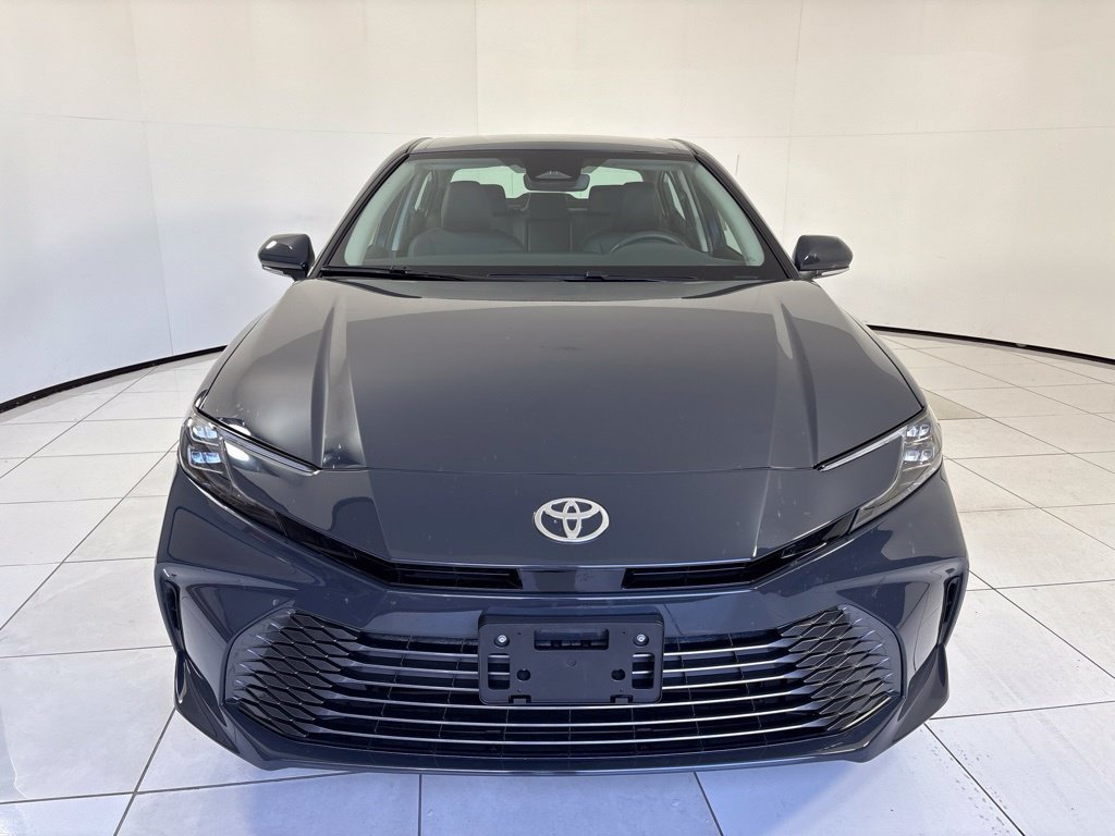 Used 2025 Toyota Camry XLE FWD image 8