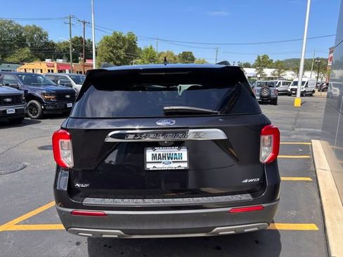 Used 2022 Ford Explorer XLT w/ Equipment Group 202A image 6
