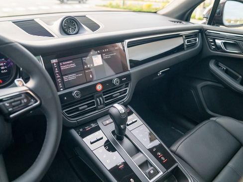 New 2026 Porsche Macan image 16