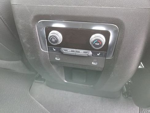 Used 2022 GMC Yukon XL Denali image 17