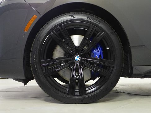 Used 2023 BMW 740i w/ Parking Assistance Package image 5