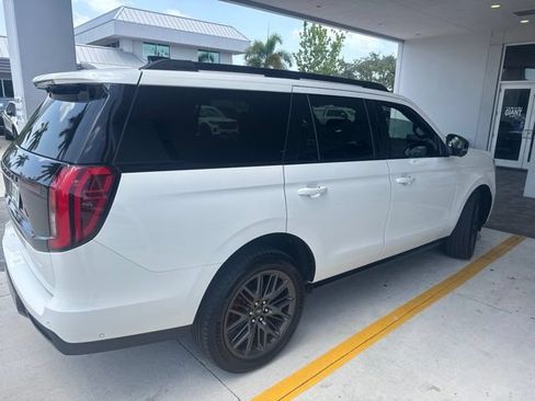 Used 2025 Ford Expedition Platinum w/ Stealth Performance Package AWD/4WD image 4