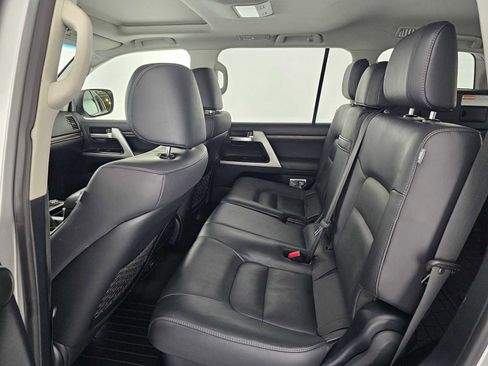 Used 2019 Toyota Land Cruiser image 18