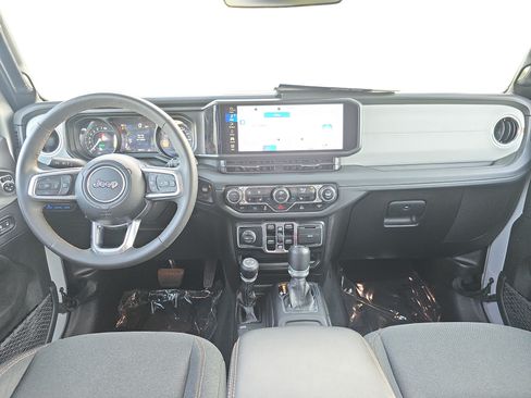 Used 2024 Jeep Wrangler Unlimited Sahara AWD/4WD image 9