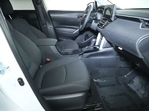 Used 2024 Toyota Corolla Cross LE FWD image 32