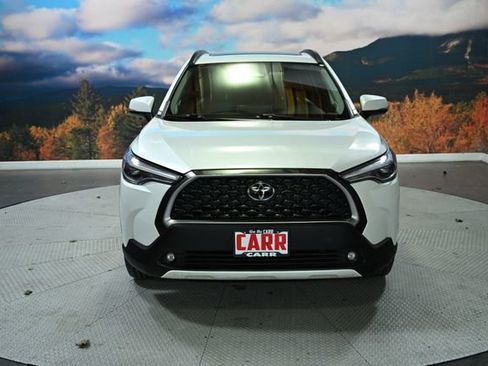 Used 2023 Toyota Corolla Cross XLE w/ Convenience Package image 3