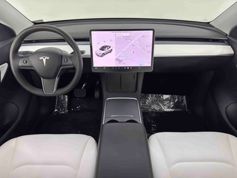 Used 2021 Tesla Model Y Long Range image 13