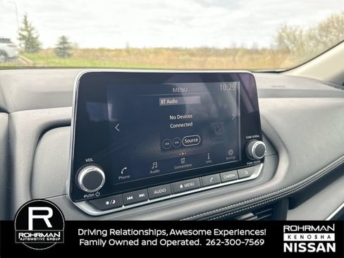 Used 2025 Nissan Rogue S AWD/4WD image 6