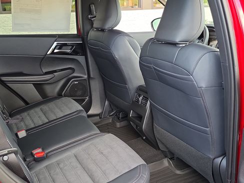 New 2026 Mitsubishi Outlander SE image 30