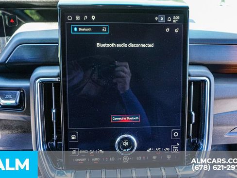 Used 2025 GMC Yukon XL Denali AWD/4WD image 39