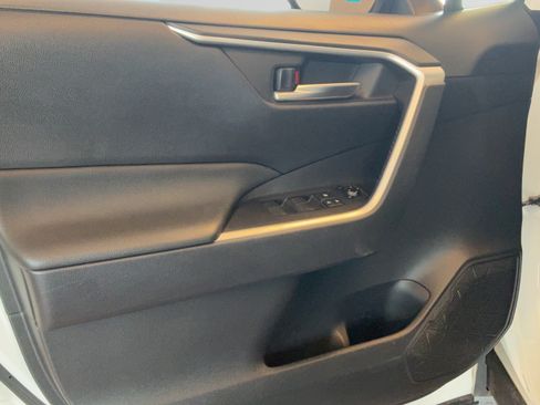 Used 2019 Toyota RAV4 XLE w/ Convenience Package FWD image 24