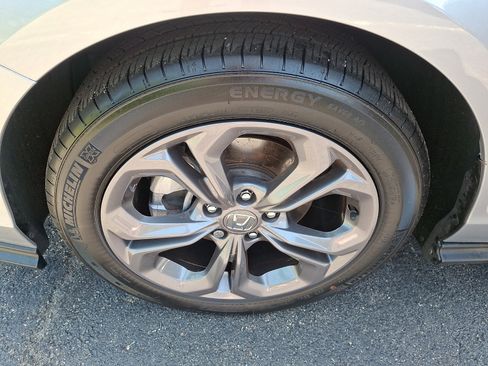 Certified 2023 Honda Accord EX image 28