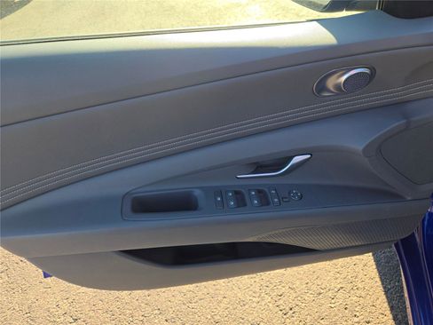 Used 2025 Hyundai Elantra SEL image 15