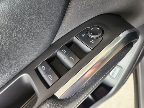 Used 2025 Chevrolet Traverse LT FWD image 24