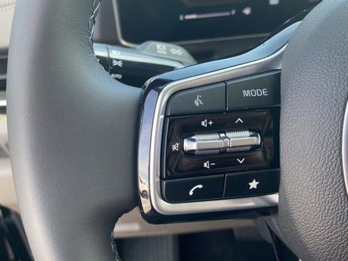 New 2026 Kia Carnival EX FWD image 33