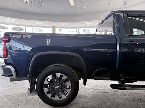Used 2021 Chevrolet Silverado 2500 LT w/ Convenience Package image 6