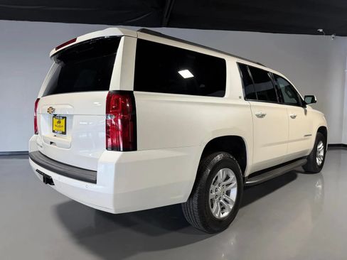 Used 2015 Chevrolet Suburban LT RWD image 4