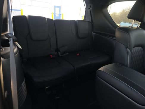 Used 2024 INFINITI QX80 Sensory image 8