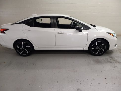Used 2024 Nissan Versa SR image 2