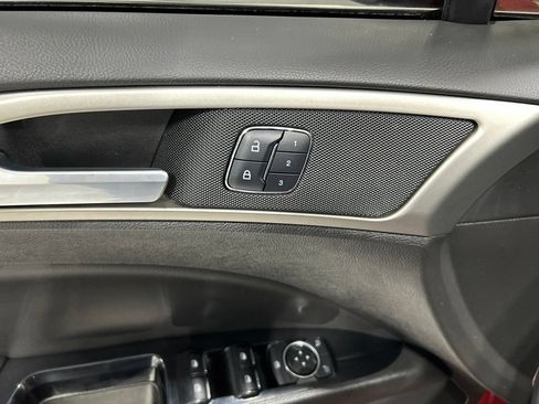 Used 2016 Ford Fusion SE w/ Equipment Group 202A FWD image 15