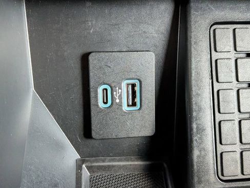 Used 2023 Ford F150 Platinum image 22