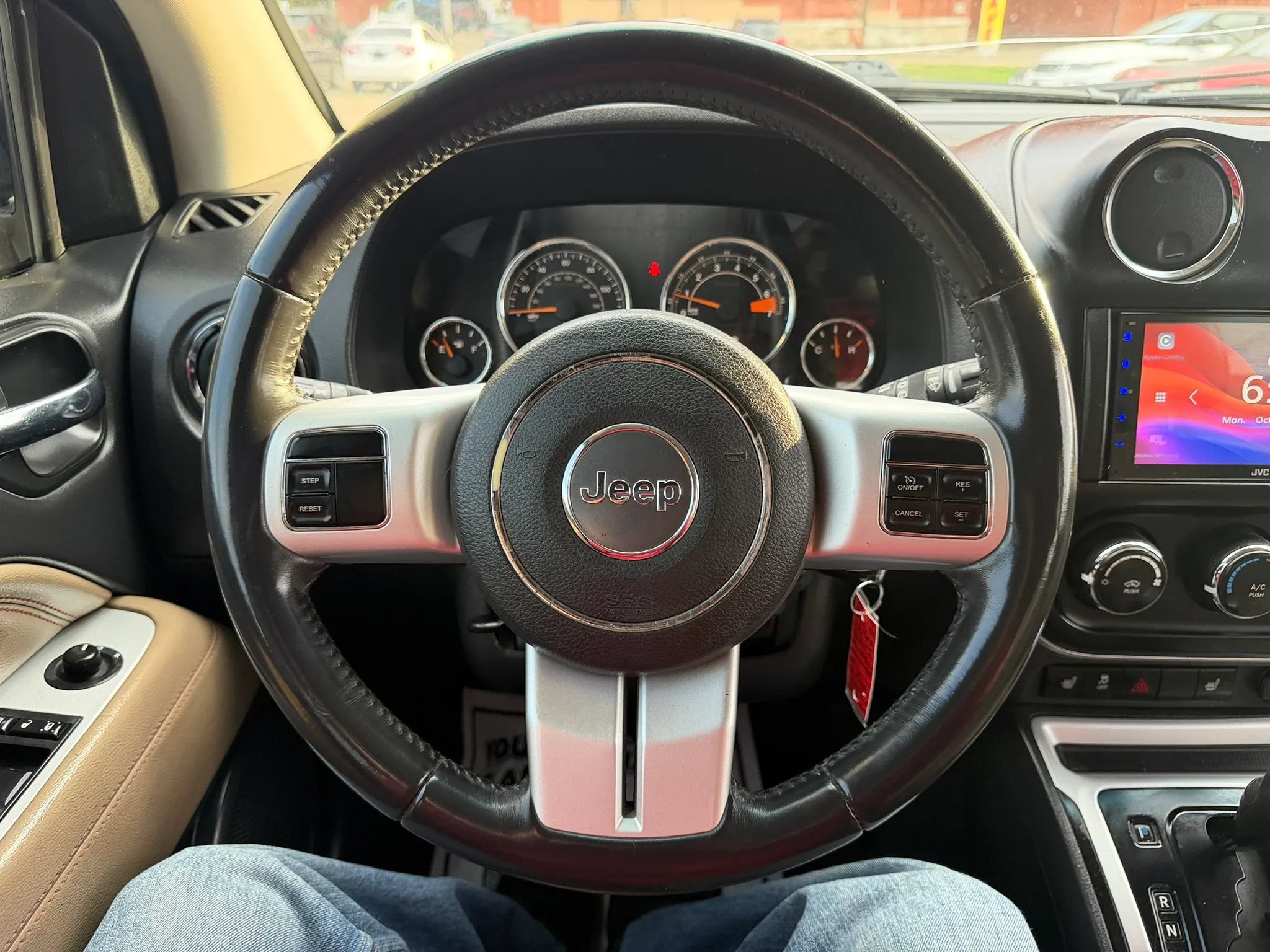 Used 2017 Jeep Compass Latitude FWD image 13