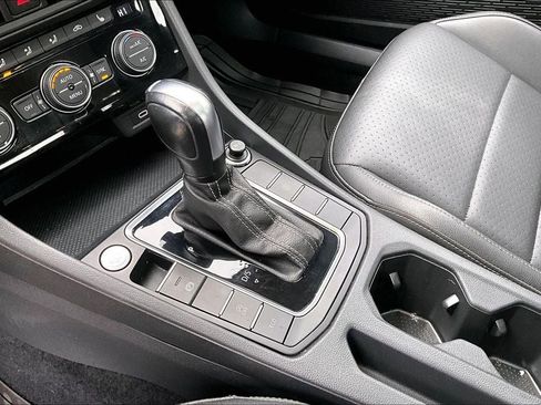 Used 2021 Volkswagen Jetta SE image 17